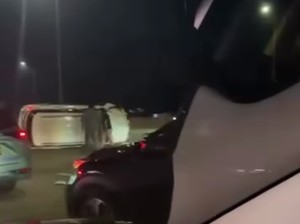 Ulah Pengemudi Fortuner Ugal-ugalan hingga Tabrakan di Tol Andara