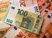 Euro banknotes are seen in this illustration taken March 24, 2026. REUTERS/Dado Ruvic/Illustration