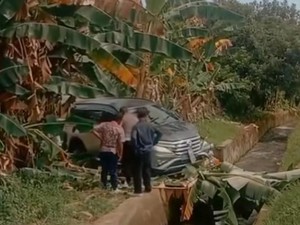 Pemotor Berpelat Merah di Luwu Tabrakan dengan Mobil, Korban Luka Serius