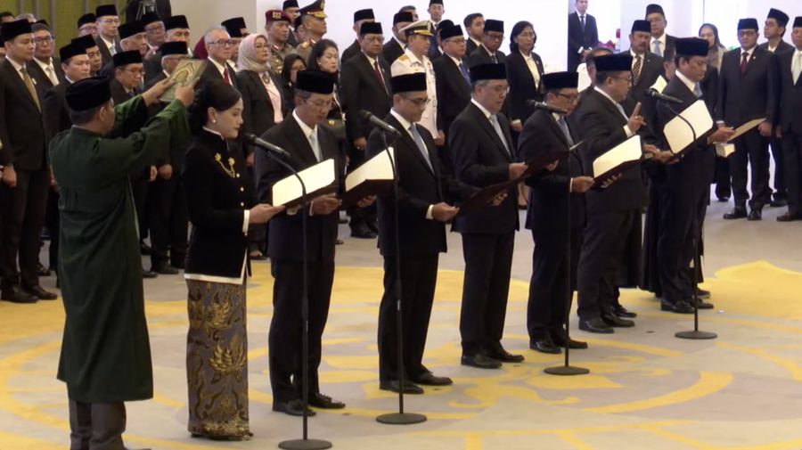 Pengucapan Sumpah Jabatan Anggota Dewan Komisioner Otoritas Jasa Keuangan (OJK) di Gedung Mahkamah Agung (MA), Jakarta, Rabu (25/3/2026). (Tangkapan Youtube/Layar Otoritas Jasa Keuangan)