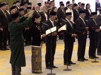 Bos OJK Baru Resmi Menjabat, Ini Respons BI, BEI, hingga Bankir