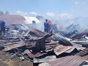 Pemukiman Padat Penduduk di Manado Kebakaran, 14 Rumah Hangus