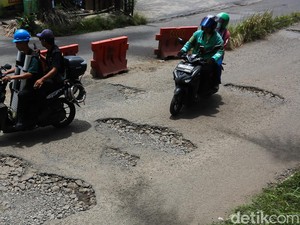 Dinilai Terlalu Ringan, Ini Sanksi buat Pemerintah yang Abaikan Jalan Rusak