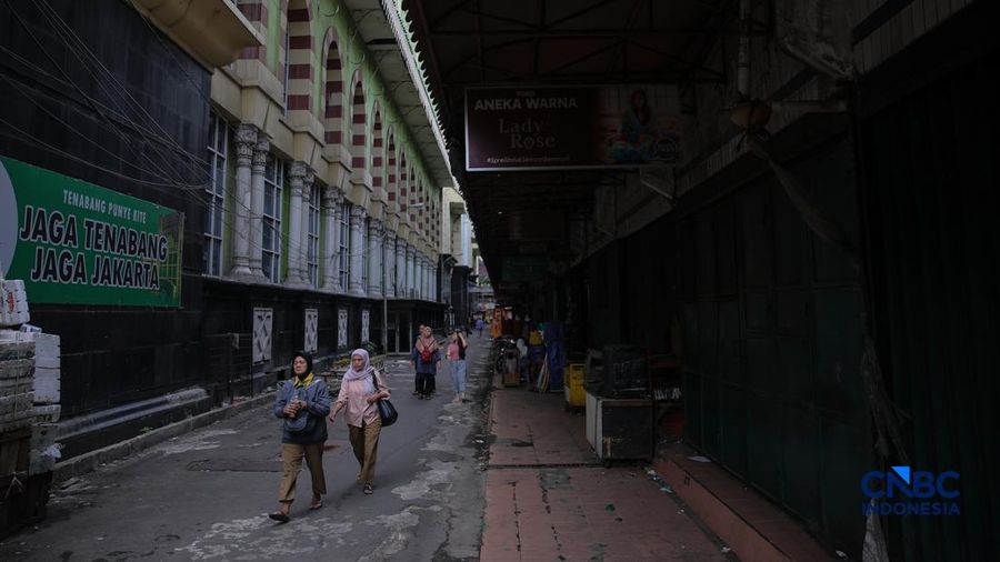 Suasana di Pasar Tanah Abang saat masa libur lebaran, Jakarta, Rabu (25/3/2026). Pasar Tanah Abang masih ditutup sementara sebagai bagian dari masa libur Lebaran 2026. (CNBC Indonesia/Faisal Rahman)