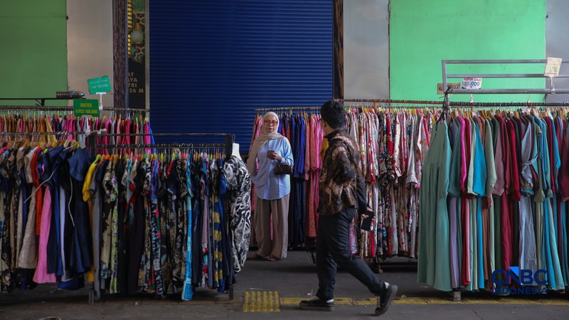 Suasana di Pasar Tanah Abang saat masa libur lebaran, Jakarta, Rabu (25/3/2026). Pasar Tanah Abang masih ditutup sementara sebagai bagian dari masa libur Lebaran 2026. (CNBC Indonesia/Faisal Rahman)
