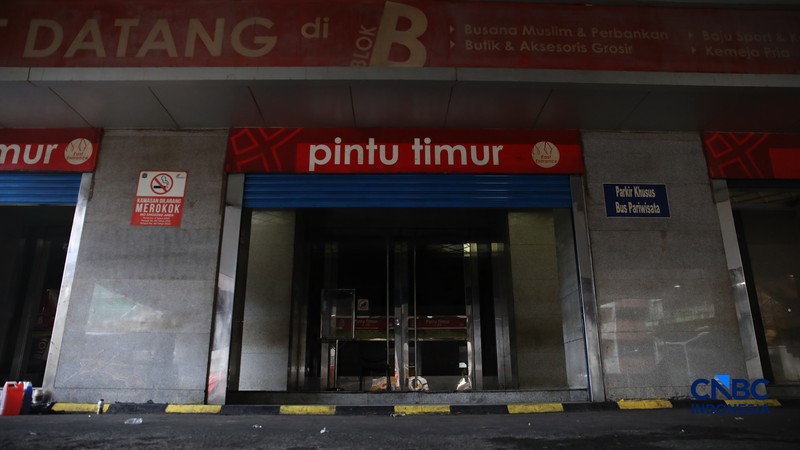 Suasana di Pasar Tanah Abang saat masa libur lebaran, Jakarta, Rabu (25/3/2026). Pasar Tanah Abang masih ditutup sementara sebagai bagian dari masa libur Lebaran 2026. (CNBC Indonesia/Faisal Rahman)