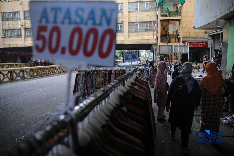 Suasana di Pasar Tanah Abang saat masa libur lebaran, Jakarta, Rabu (25/3/2026). Pasar Tanah Abang masih ditutup sementara sebagai bagian dari masa libur Lebaran 2026. (CNBC Indonesia/Faisal Rahman)