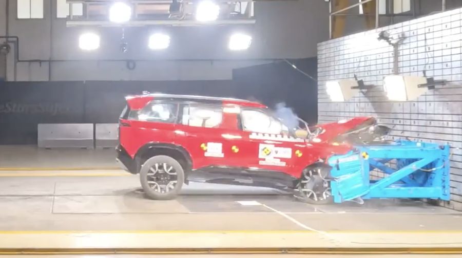 Tata Sierra raih bintang lima uji tabrak BNCAP di India dengan skor tinggi perlindungan dewasa dan anak, serta mencatat 100 ribu pemesanan dalam 2,5 bulan. (Tangkapan Layar Youtube/Bharat NCAP)