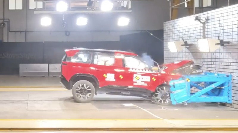 Tata Sierra raih bintang lima uji tabrak BNCAP di India dengan skor tinggi perlindungan dewasa dan anak, serta mencatat 100 ribu pemesanan dalam 2,5 bulan. (Tangkapan Layar Youtube/Bharat NCAP)