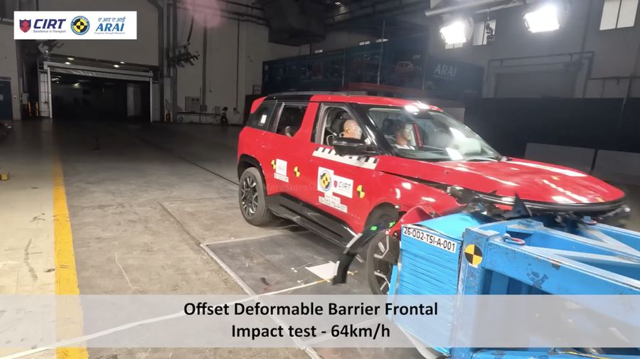 Tata Sierra raih bintang lima uji tabrak BNCAP di India dengan skor tinggi perlindungan dewasa dan anak, serta mencatat 100 ribu pemesanan dalam 2,5 bulan. (Tangkapan Layar Youtube/Bharat NCAP)