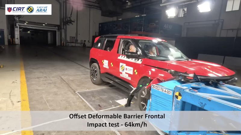 Tata Sierra raih bintang lima uji tabrak BNCAP di India dengan skor tinggi perlindungan dewasa dan anak, serta mencatat 100 ribu pemesanan dalam 2,5 bulan. (Tangkapan Layar Youtube/Bharat NCAP)