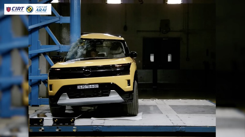 Tata Sierra raih bintang lima uji tabrak BNCAP di India dengan skor tinggi perlindungan dewasa dan anak, serta mencatat 100 ribu pemesanan dalam 2,5 bulan. (Tangkapan Layar Youtube/Bharat NCAP)