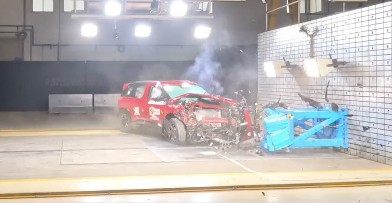 Tata Sierra raih bintang lima uji tabrak BNCAP di India dengan skor tinggi perlindungan dewasa dan anak, serta mencatat 100 ribu pemesanan dalam 2,5 bulan. (Tangkapan Layar Youtube/Bharat NCAP)