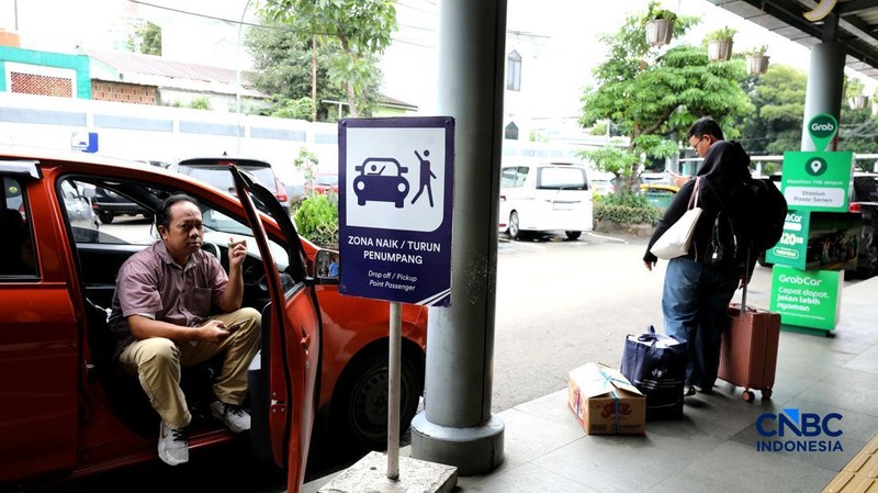 Arus balik Lebaran 2026 di Stasiun Pasar Senen, Jakarta Pusat, Kamis (26/3/2026) siang terpantau ramai. (CNBC Indonesia/Tri Susilo)