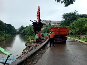 DLH DKI Luruskan Viral Mobil Sampah di TPU Tanah Kusir: Tak Dibuang ke Sungai