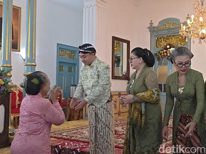 PB XIV Purbaya Halalbihalal di Keraton, Warga Disuguhi Sambel Goreng Opor