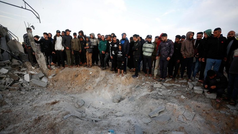 Smoke and flames rise following an Israeli strike near a tent camp sheltering displaced Palestinians in Deir al-Balah, central Gaza Strip, March 25, 2026. The Israeli military ordered camp to evacuate before the strike, according to residents. REUTERS/Stringer
