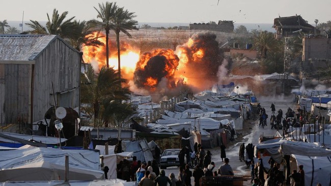 Potret Gaza Membara Lagi, Ledakan Hantam Tenda Pengungsi-Puluhan Tewas