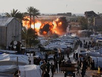 Potret Gaza Membara Lagi, Ledakan Hantam Tenda Pengungsi-Puluhan Tewas