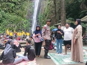 Ribuan Wisatawan Kunjungi Air Terjun Sedudo Nganjuk Saat Libur Lebaran