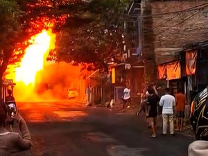 Detik-detik Mobil Bermuatan Gas Terbakar di Sukabumi