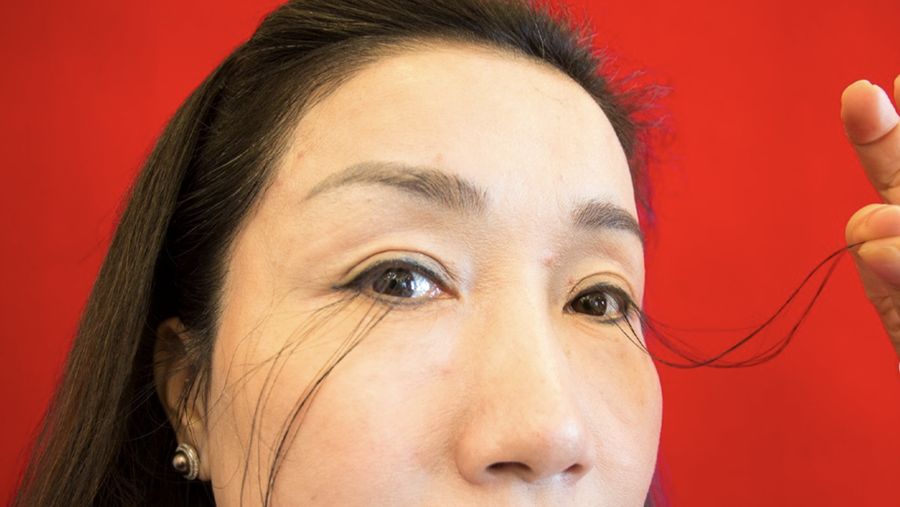 You Jianxia (China) memegang rekor bulu mata terpanjang, dengan panjang 20,5 cm (8,0 inci). Instagram/guinnessworldrecords