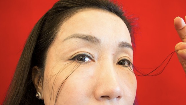 Wanita China Pecahkan Rekor Bulu Mata Terpanjang di Dunia