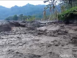 Banjir Lahar Semeru Terjang Besuk Kobokan dan Kali Lanang