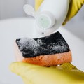 Studi Ungkap Spons Cuci Piring Jadi Sumber Mikroplastik Masuk Tubuh