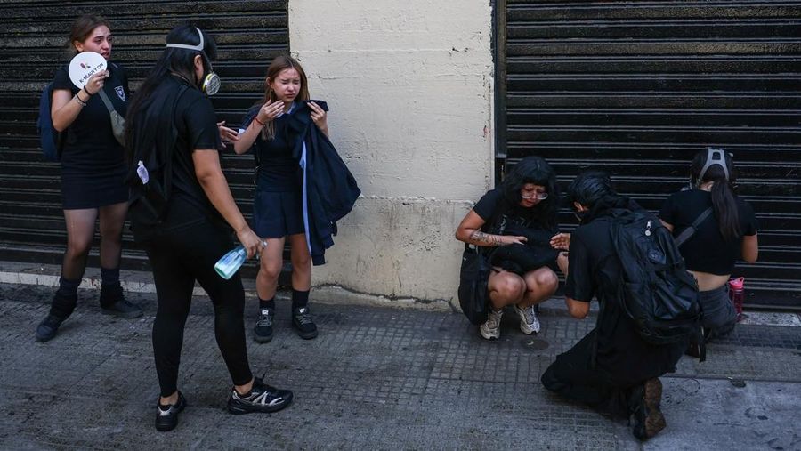 A demonstrator throws an object as a water cannon is used during a protest against the Chilean government's budget cuts to education, in Santiago, Chile, March 26, 2026. REUTERS/Pablo Sanhueza