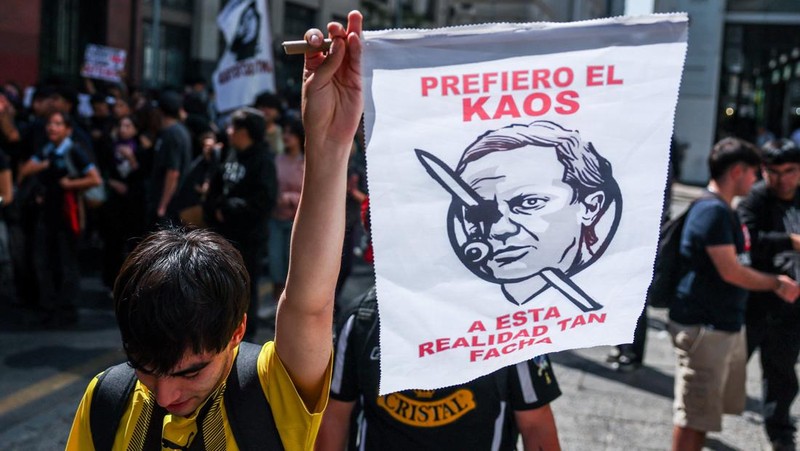A demonstrator throws an object as a water cannon is used during a protest against the Chilean government's budget cuts to education, in Santiago, Chile, March 26, 2026. REUTERS/Pablo Sanhueza