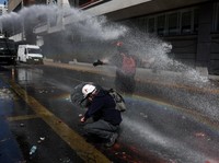 Tolak Kebijakan Presiden, Potret Demo Mahasiswa Berujung Chaos