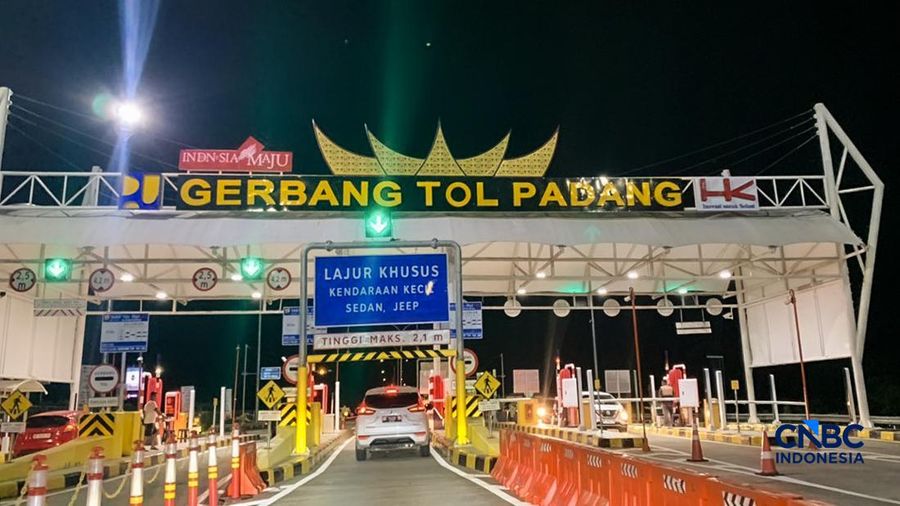 Gerbang Tol Padang. (CNBC Indonesia/Maikel Jefriando)