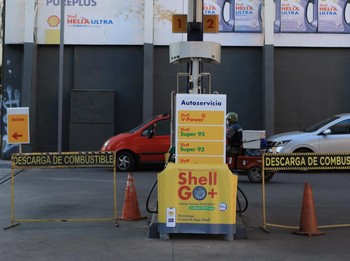 Potret Kelangkaan BBM, Harga Melonjak-Warga Teriak