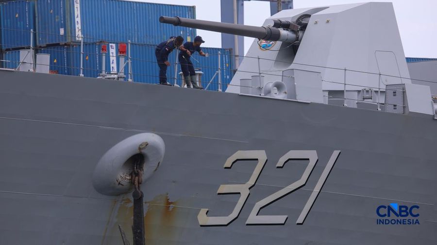Kapal Republik Indonesia (KRI) Prabu Siliwangi-321 sandar di Dermaga 107, Pelabuhan Tanjung Priok, Jakarta Utara, Jumat (27/3/2026). (CNBC Indonesia/Faisal Rahman)