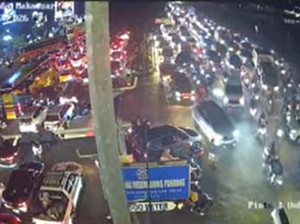 Jalan Urip Sumoharjo Makassar Menuju Pintu 1 Unhas Macet Parah hingga 3,5 Km