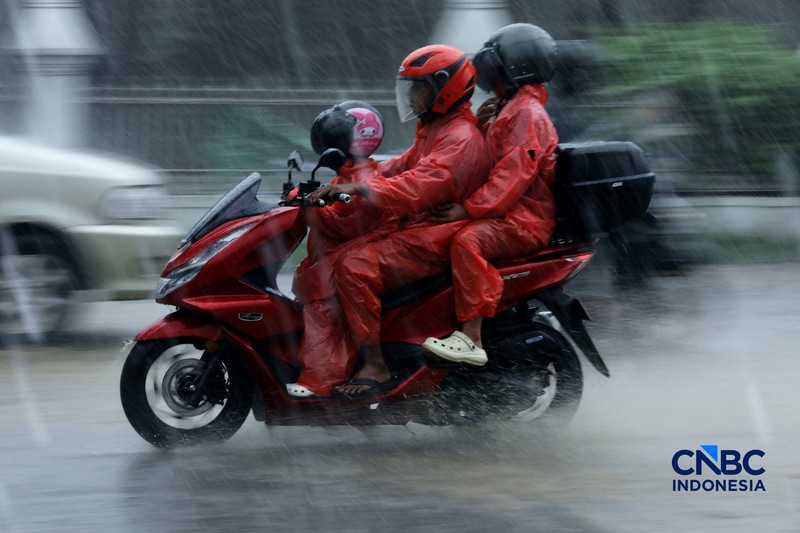 Kendaraan terjebak kemacetan di Simpang Gadog, Kecamatan Ciawi, Kabupaten Bogor, Jawa Barat, Jumat (27/3/2026). (CNBC Indonesia/Tri Susilo)
