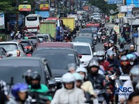 Kendaraan terjebak kemacetan di Simpang Gadog, Kecamatan Ciawi, Kabupaten Bogor, Jawa Barat, Jumat (27/3/2026). (CNBC Indonesia/Tri Susilo)