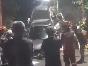 Taksi Online Nyemplung ke Kali saat Putar Balik di Pademangan Jakut
