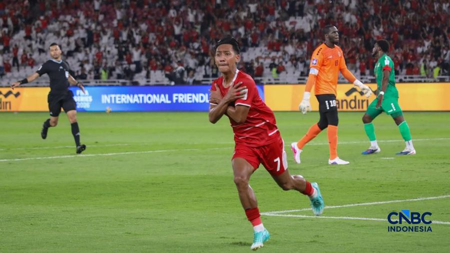 Pemain Timnas Indonesia Beckham Putra melakukan selebrasi usai mencetak gol ke gawang Timnas Saint Kitts dan Nevis dalam gelaran Fifa Series di Stadion Utama Gelora Bung Karno (SUGBK), Senayan Jakarta, Jumat (27/3/2026). (CNBC Indonesia/Faisal Rahman)