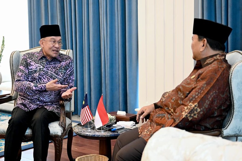 Presiden Prabowo Subianto menyambut kedatangan Perdana Menteri (PM) Malaysia Dato&rsquo; Seri Anwar Ibrahim di Istana Merdeka, Jakarta, pada Jumat (27/3/2026). (Dok. BPMI Sekretariat Presiden/Rusman)
