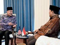 Presiden Prabowo Subianto menyambut kedatangan Perdana Menteri (PM) Malaysia Dato Seri Anwar Ibrahim di Istana Merdeka, Jakarta, pada Jumat (27/3/2026). (Dok. BPMI Sekretariat Presiden/Rusman)