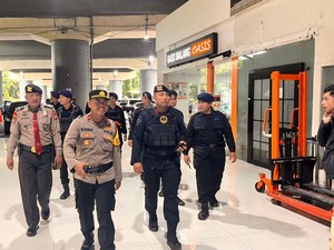 Brimob Sterilisasi Stasiun Gambir, Pastikan Penumpang Arus Balik Lebaran Aman