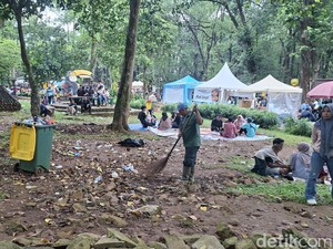 Pengunjung Kesal, Ulah Nakal Wisatawan Bikin Ragunan Penuh Sampah dan Asap Rokok