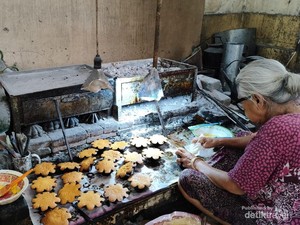 Melihat Roti Kembang Waru yang Legendaris, Asli dari Kotagede