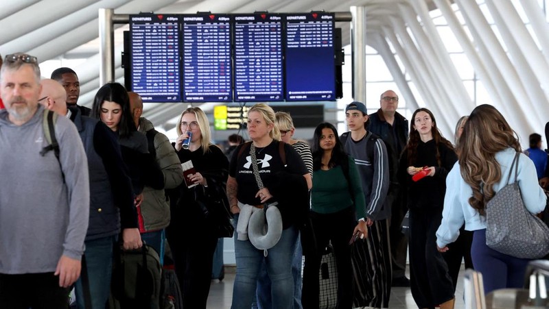 People wait in TSA security lines at New York's John F. Kennedy International Airport in Queens, New York City, U.S., March 26, 2026. Picture taken with a phone. REUTERS/Brendan McDermid