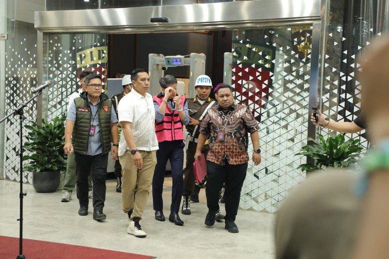 Kejaksaan Agung menetapkan Samin Tan sebagai tersangka dalam perkara tindak pidana korupsi penyimpangan dalam pengelolaan pertambangan PT Asmin Koalindo Tuhup di Kabupaten Murung Raya, Provinsi Kalimantan Tengah, periode 2016-2025. Penetapan itu diumumkan Kejagung dalam konferensi pers yang digelar di depan gedung Jaksa Agung Muda Bidang Tindak Pidana Khusus, kompleks Kejagung, Jakarta Selatan, Sabtu (28/3/2026). (Istimewa)