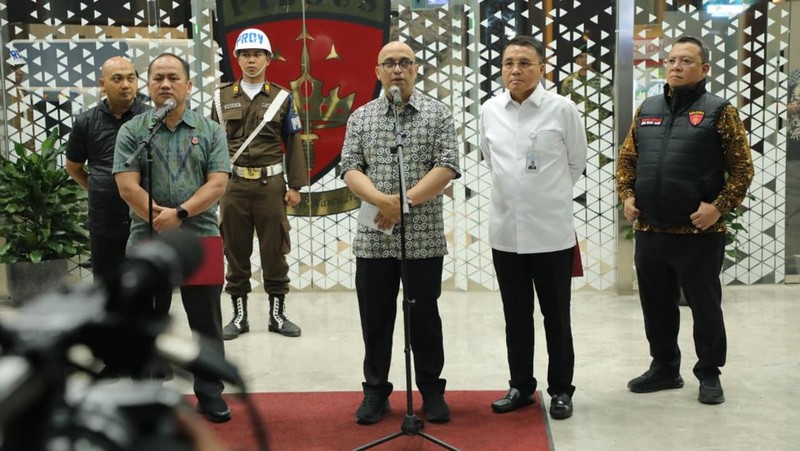 Kejaksaan Agung menetapkan Samin Tan sebagai tersangka dalam perkara tindak pidana korupsi penyimpangan dalam pengelolaan pertambangan PT Asmin Koalindo Tuhup di Kabupaten Murung Raya, Provinsi Kalimantan Tengah, periode 2016-2025. Penetapan itu diumumkan Kejagung dalam konferensi pers yang digelar di depan gedung Jaksa Agung Muda Bidang Tindak Pidana Khusus, kompleks Kejagung, Jakarta Selatan, Sabtu (28/3/2026). (Istimewa)