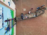 Penampakan Sisa-Sisa Rudal Iran Jatuh Hantam Israel, Dikerubungi Bocah