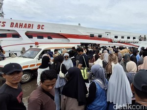 Arus Balik Membludak, Ribuan Penumpang Padati Pelabuhan Batu Guluk Kangean